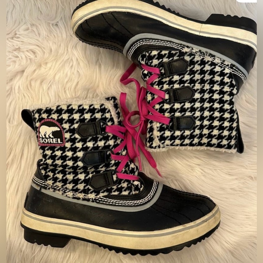 SOREL Tivoli Tweed Houndstooth 
pink Lace Up Sherpa Lined
